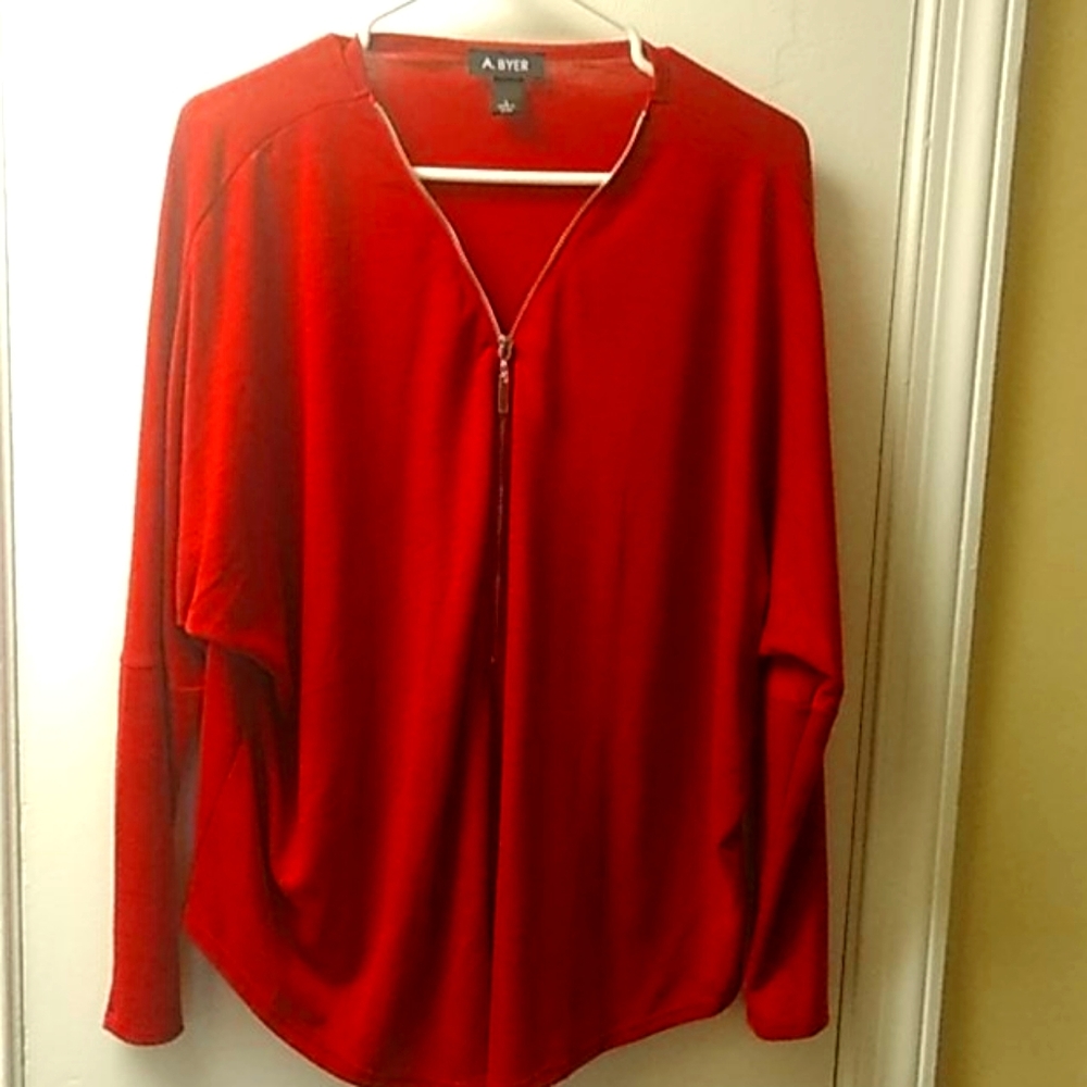 Women's red long tapered sleeve shirt